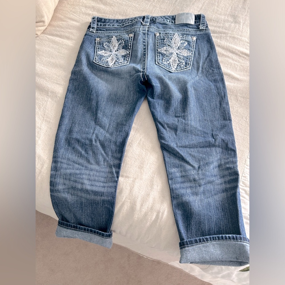 👖 Maurice’s Capri Jeans - Size 9/10